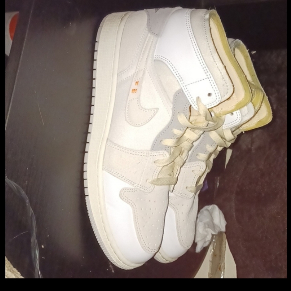 Air Jordan 1 creme color